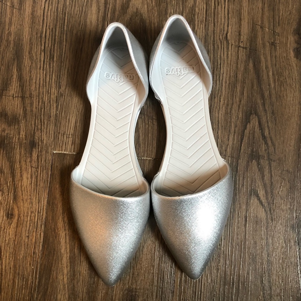 SOLD Native Audrey silver metallic flat, size 8